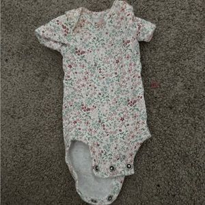 Baby’s flower onesie/bodysuit